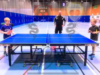 Gøy med foreldre å barn på samme trening